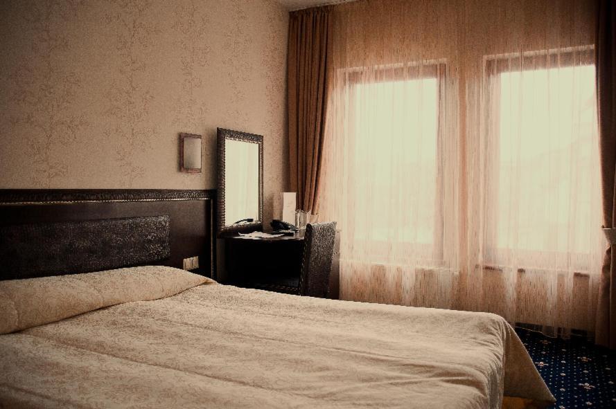 Hotel Victoria ปานากูย์ริชเต ภายนอก รูปภาพ