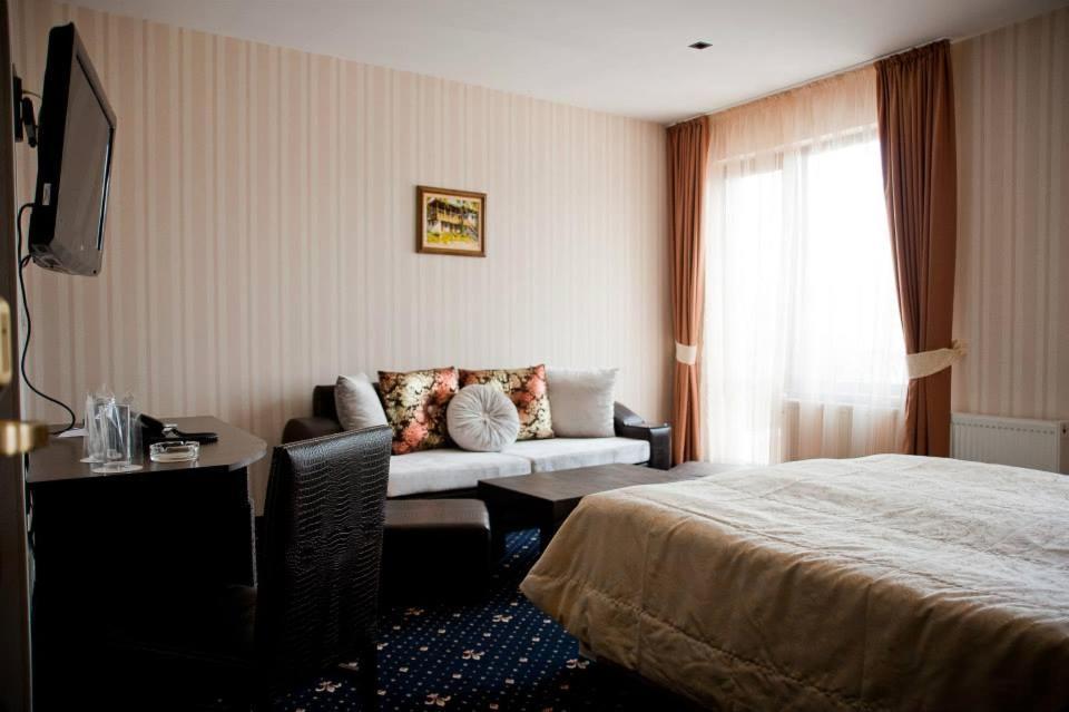 Hotel Victoria ปานากูย์ริชเต ภายนอก รูปภาพ