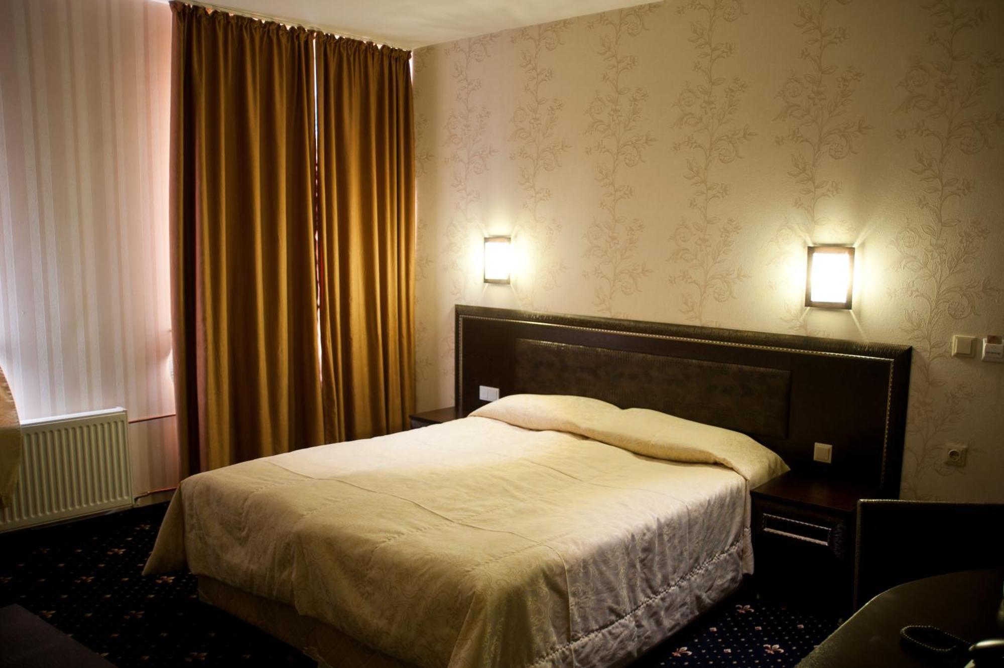 Hotel Victoria ปานากูย์ริชเต ภายนอก รูปภาพ