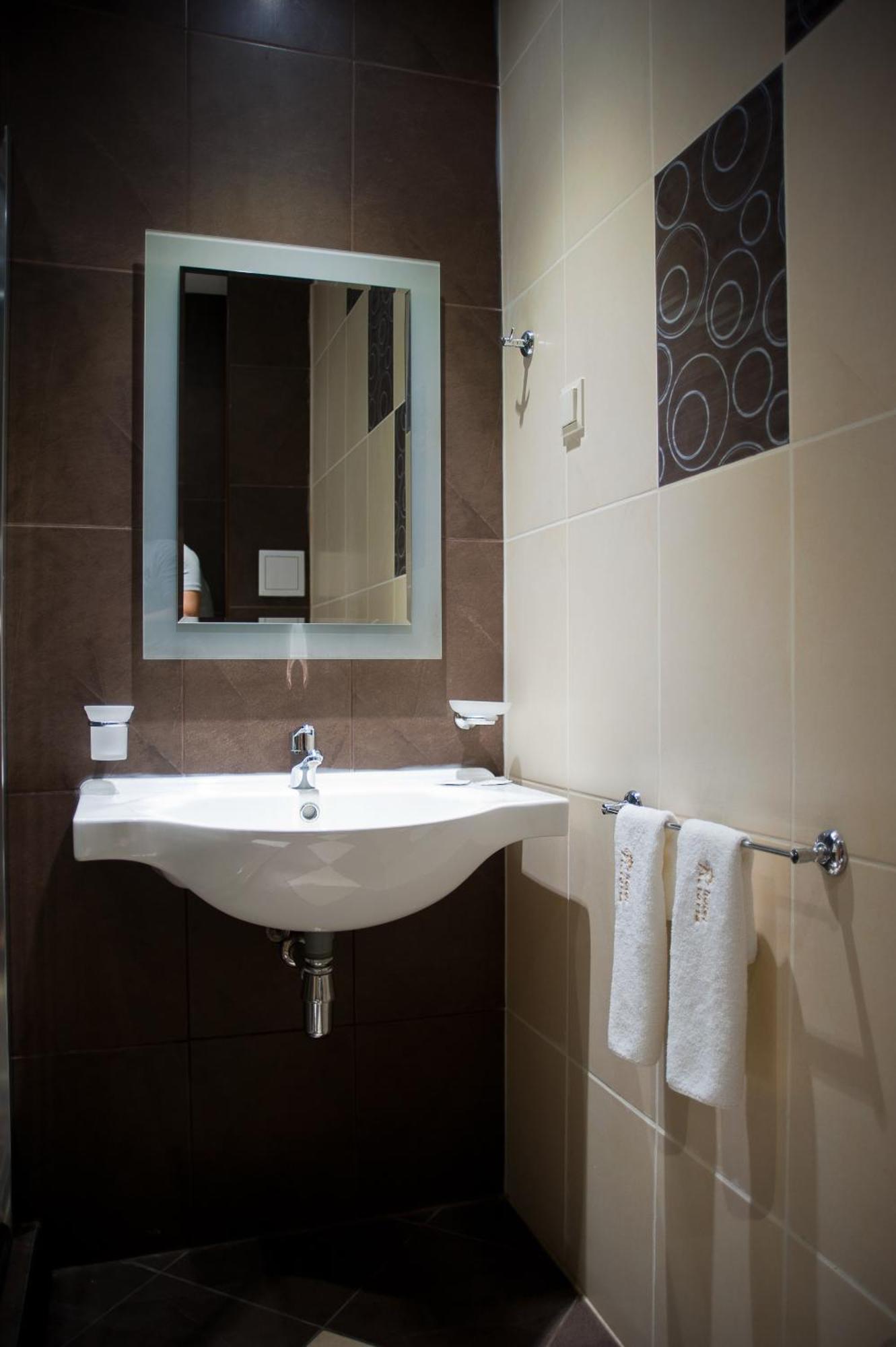 Hotel Victoria ปานากูย์ริชเต ภายนอก รูปภาพ