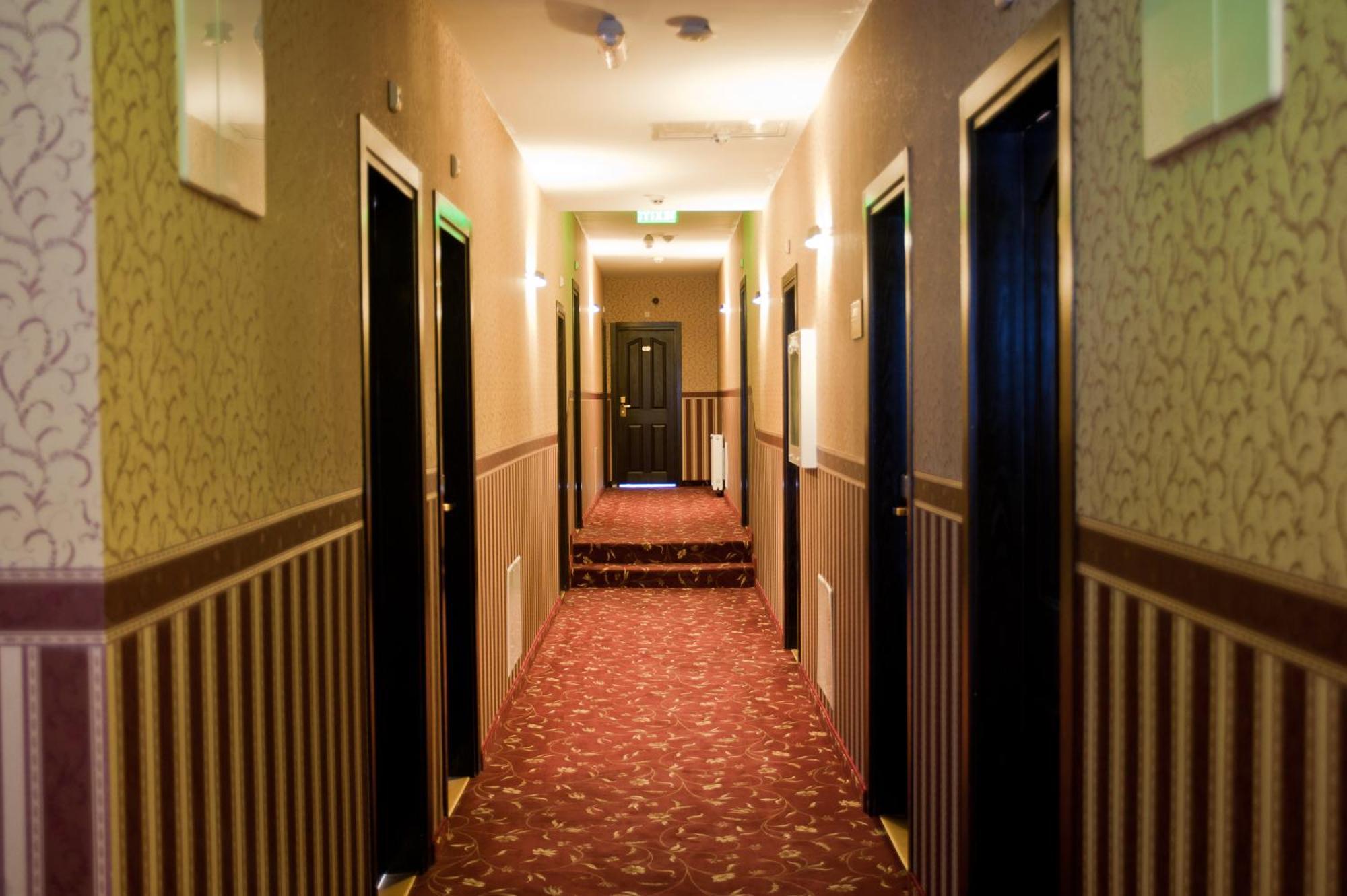 Hotel Victoria ปานากูย์ริชเต ภายนอก รูปภาพ